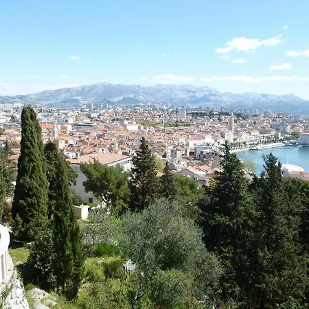 Old Town View Two Bedroom Asti Mande 2 شقة