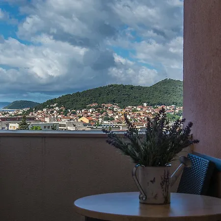 Old Town View Two Bedroom Asti Mande 2 Σπλιτ
